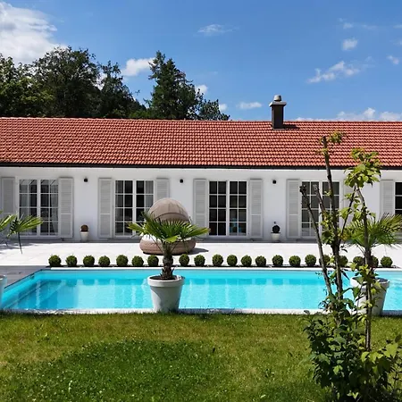 Luxus Mit Pool Im Chiemgau Apartment *